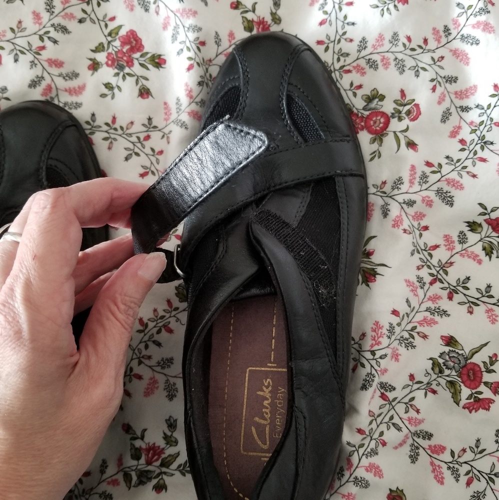 Black Clarks - Picture 2 of 4